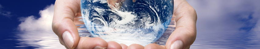 La terre retenue entre deux mains